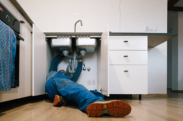 Professional Leak Detection technician working in South Elgin, IL